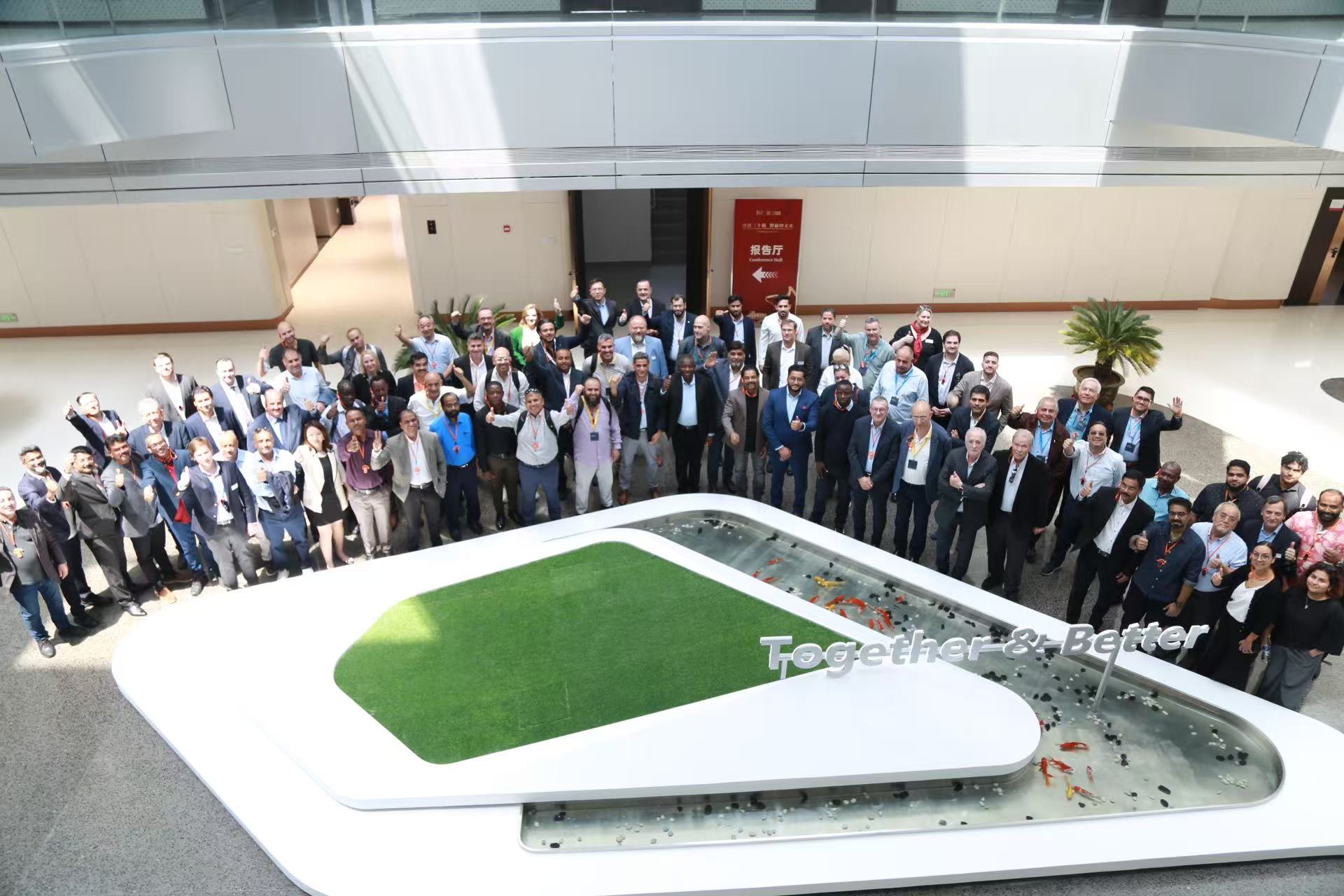 長(zhǎng)榮智能制造總部基地接待海德堡團(tuán)隊(duì)及多國(guó)客戶參觀